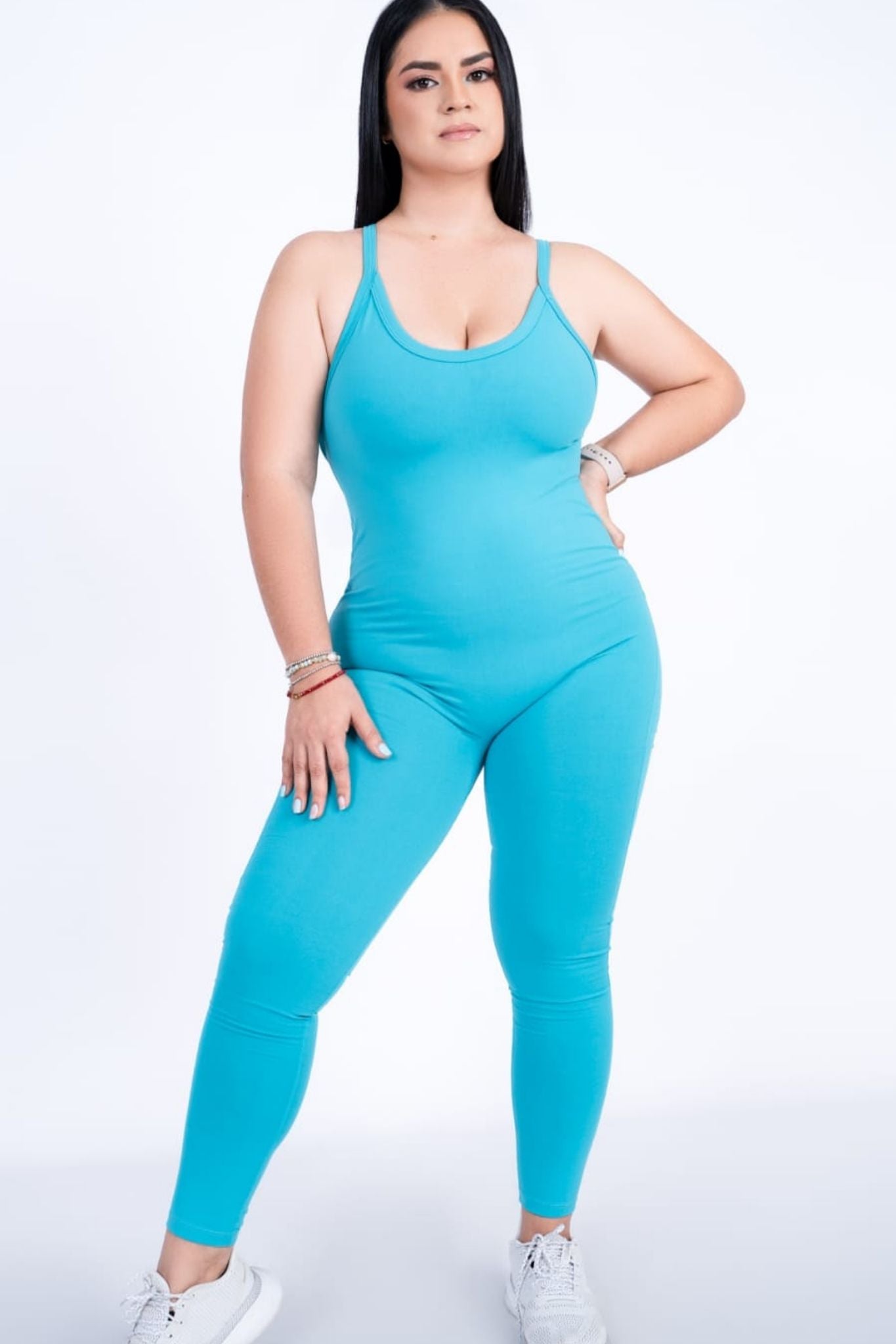 Mono de cuerpo entero color turquesa