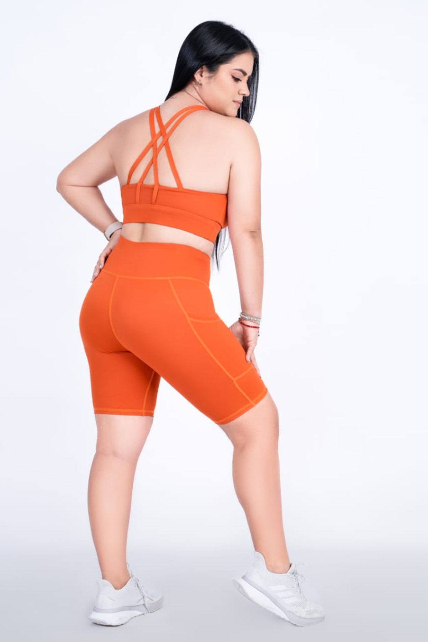 Conjunto deportivo de tiras recortadas